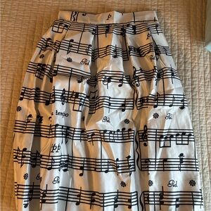 Musical Note Print White Skirt
